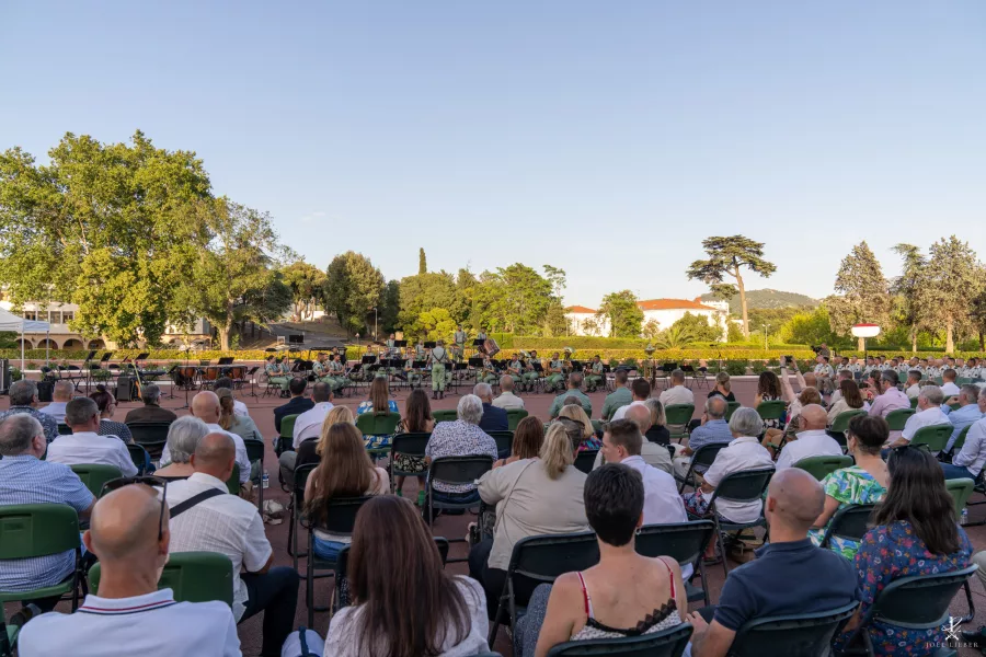 Concert des musiques des deux légions devant un public nombreux et conquis.